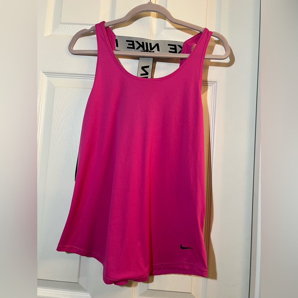 🦋 NWT Nike Pink Sleeveless drifit Tank Top with Racerback size medium